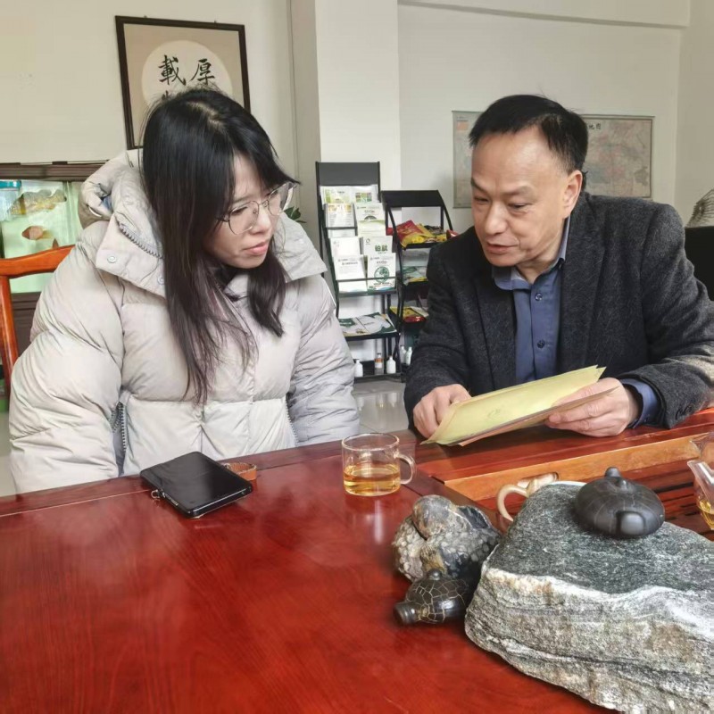 Pan Cao z Zhejiang odwiedził Baosheng Feed Factory na wycieczkę inspekcyjną